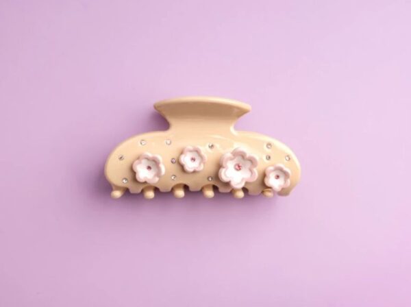 22 Accessories Claw Clip กิ๊บหนีบผม รุ่น DUPES Collection(สีครีม)