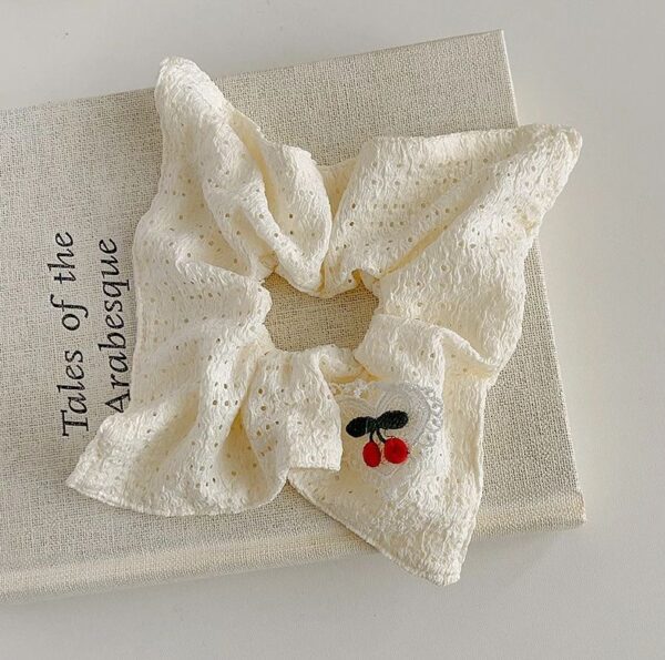 LUCKYROSE ที่รัดผมทรงสี่เหลี่ยมสีขาวพิมพ์ลายเชอร์รี่ สไตล์สาวน้อยแสนหวาน